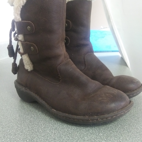 Brown UGG boots - Picture 2 of 5